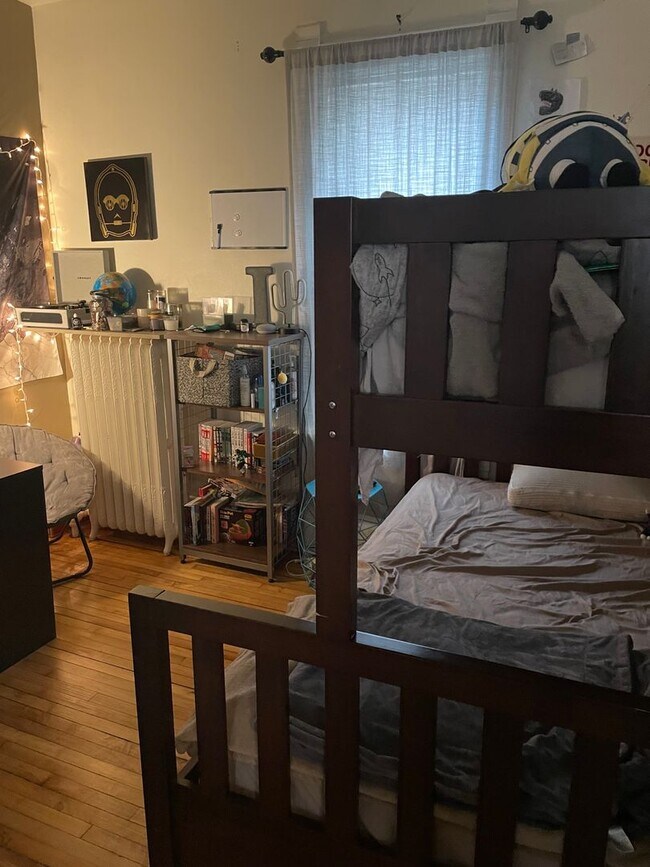 Building Photo - 2627 N Bartlett Ave