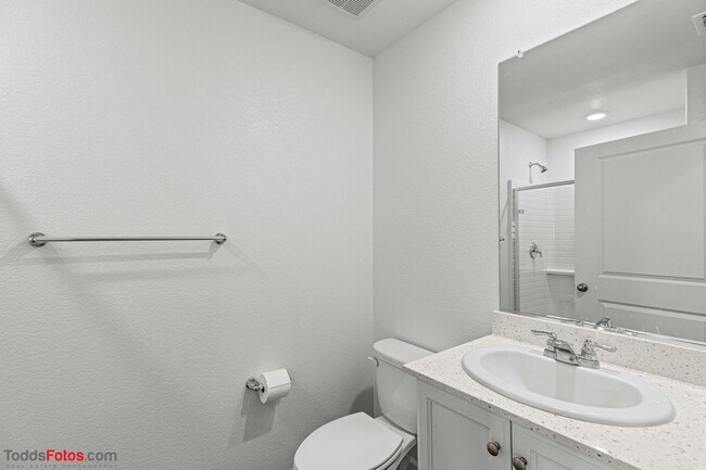 Building Photo - **** MOVE IN SPECIAL- 1/2 OFF FIRST MONTH RENT ****