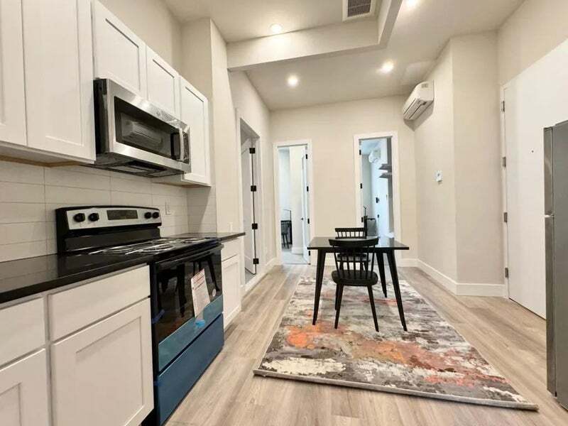 Building Photo - Nice room in a good neighborhood