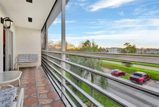 Building Photo - 33 Fanshaw A