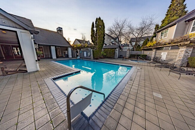 Building Photo - Townhome-Style Condo at Columbia Shores - 3 Bedroom