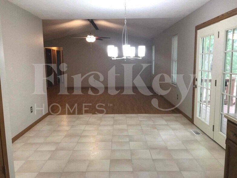 Building Photo - 1248 Mendoza Dr