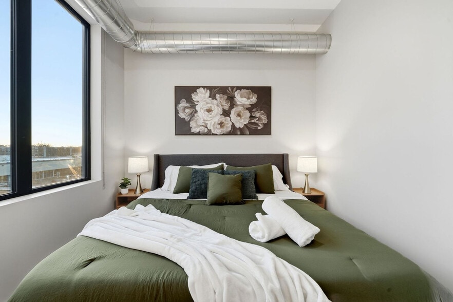 Building Photo - 6044 N Winthrop Ave