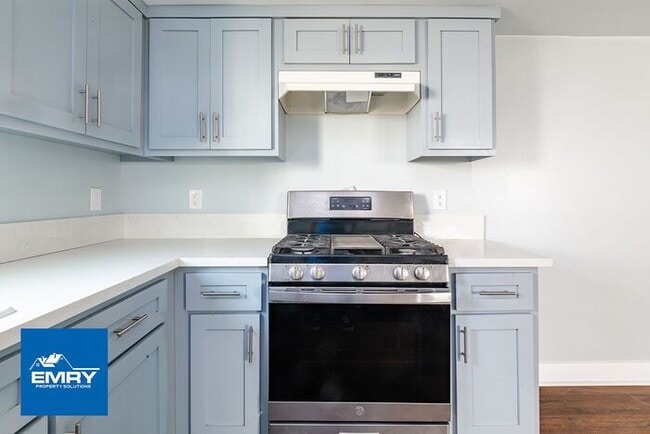 Building Photo - Gorgeous 3 Bd 2 Ba Duplex for Rent!