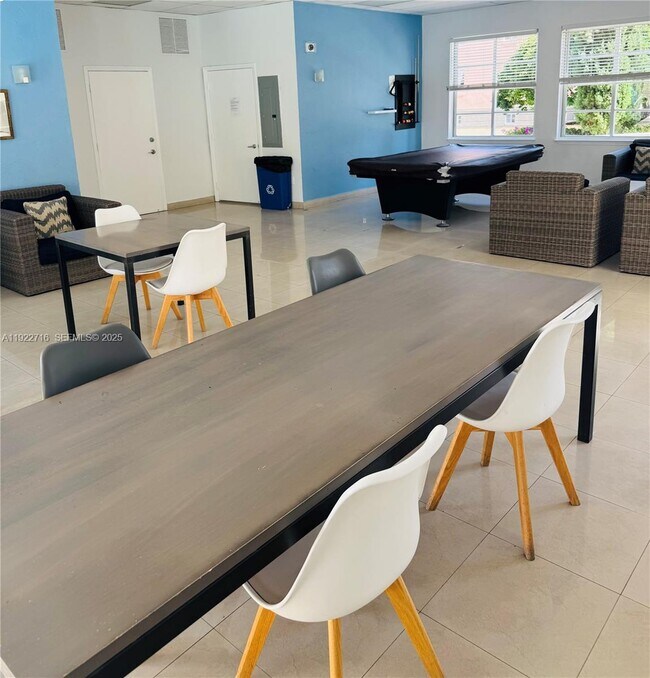 Building Photo - 151 Michigan Ave