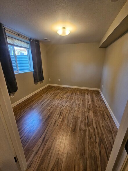 Building Photo - 509 S 11th Ave