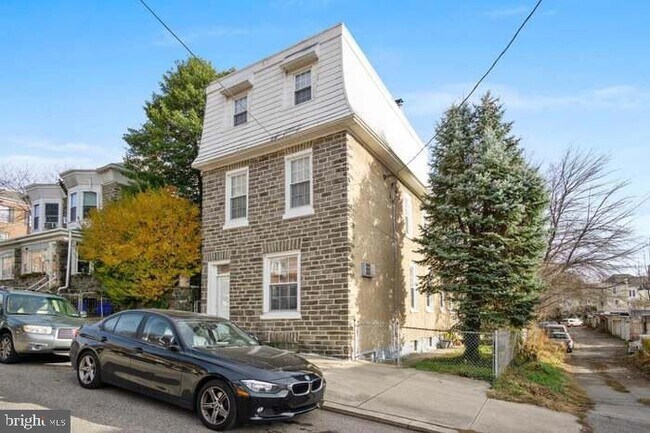 Building Photo - 316 Salaignac St