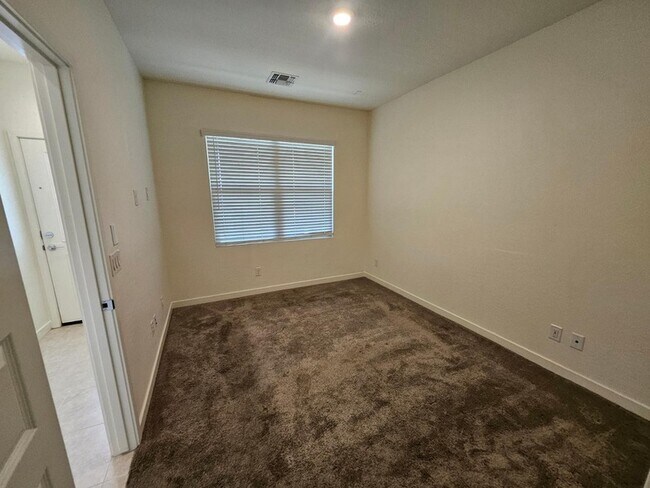Building Photo - 4061 E Pony Ln