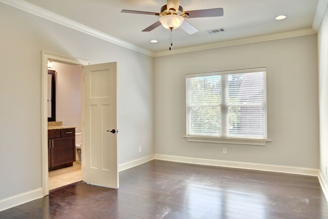 Building Photo - Heisman Villas: End Unit with Parking & Pr...