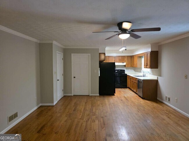 Building Photo - 1695 Underwood Dr SE