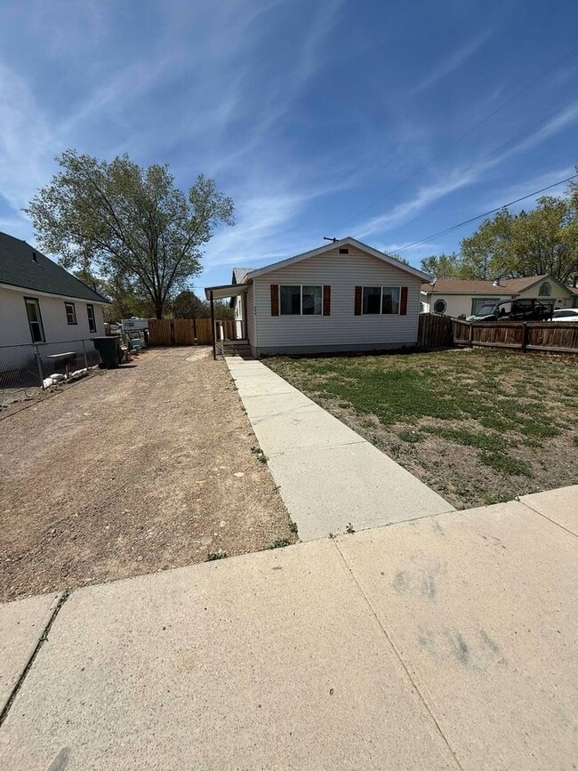 Building Photo - 2 Bedroom Home