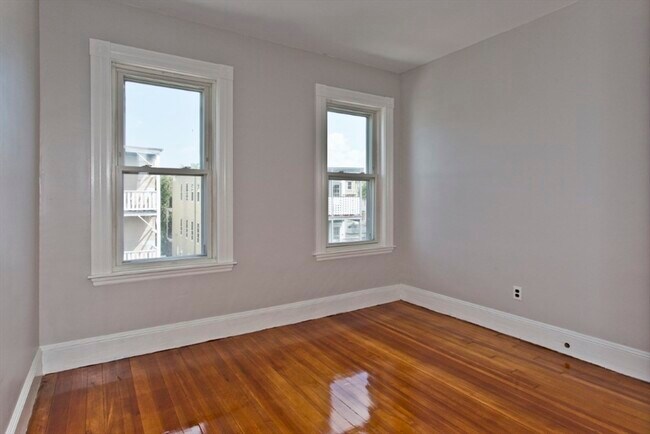 Building Photo - 73 Barnes Ave