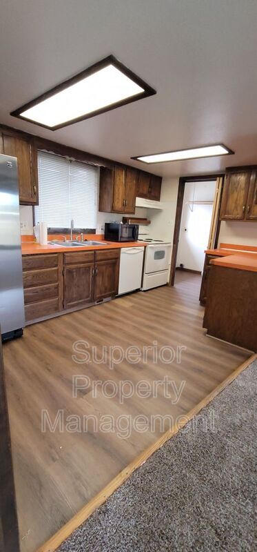 Building Photo - 7014 Ridge Rd