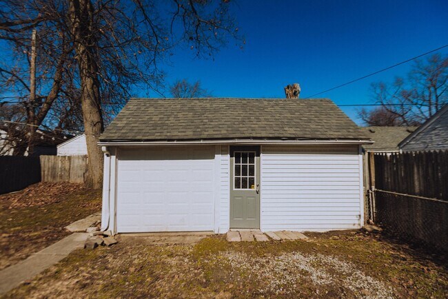 Building Photo - 1806 Marne Ave