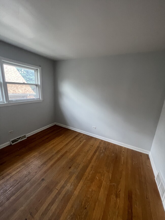 3rd bedroom - 13946 S State St