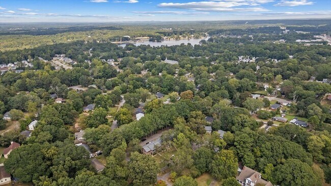 Building Photo - 541 N White St