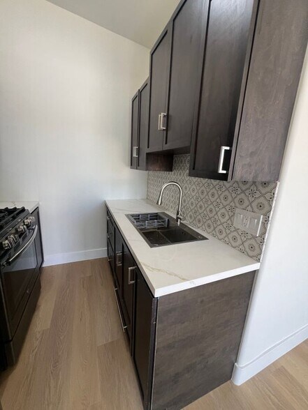 Building Photo - 2869 Ridgeway Dr