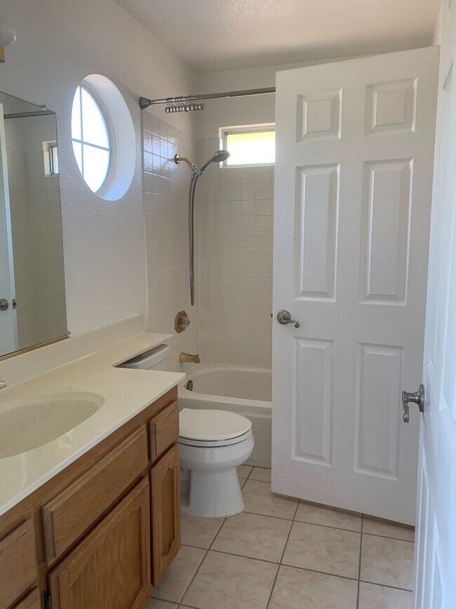 Building Photo - 5828 Laguna Vale Way