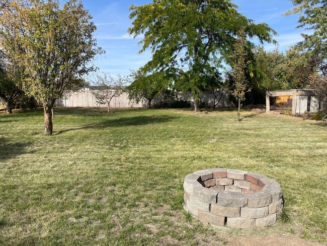 Building Photo - 1/2 Off First Full Months Rent w/ 12m Lease! 4 Bedroom Rambler on 1 Acre!!