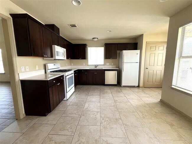 Building Photo - 5413 Roosevelt Ave