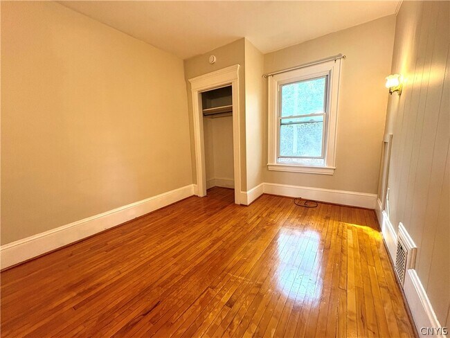 Building Photo - 71 Chedell Pl
