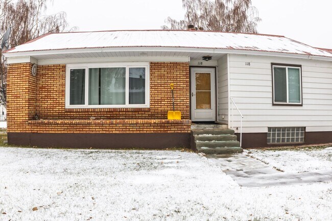 Primary Photo - Your Fully Furnished 3 Bed 2 Bath Home Awaits Immediate Move-In!