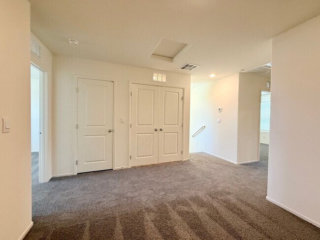 Building Photo - BRAND NEW 3 BED 2.5 BATH 2 CAR GARAGE TOWN...