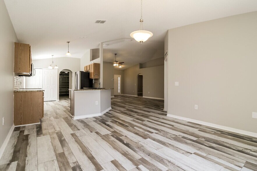 Building Photo - 2114 Nicollett Way