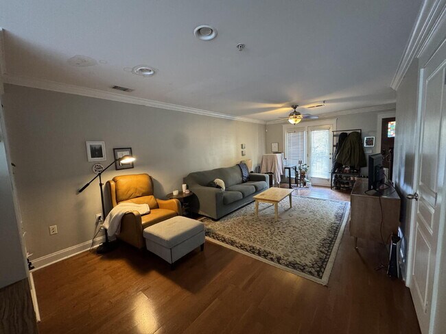 Building Photo - 2 Bedroom available near CU - Students and Families Welcome