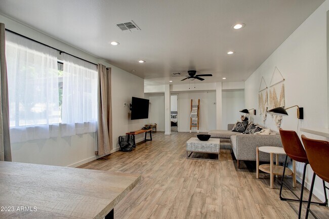 Building Photo - 1201 E Northview Ave