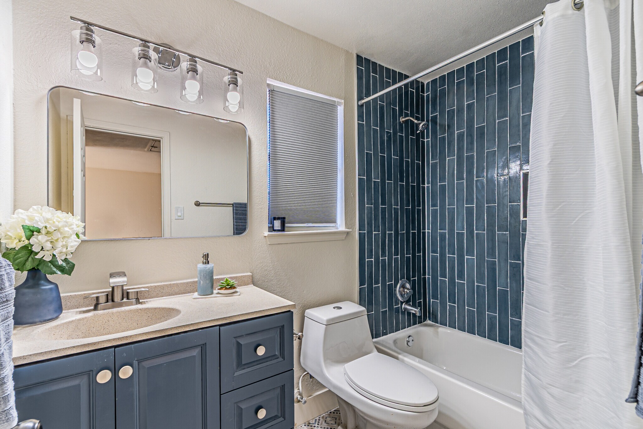 Building Photo - 841 Snapdragon Ln