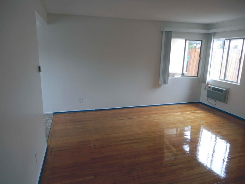 Building Photo - 5326 Lincoln Ave