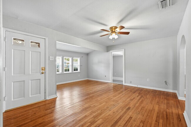 Building Photo - 3412 Brady Ave