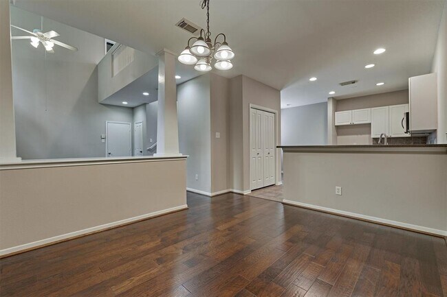 Building Photo - 83 Woodlily Pl