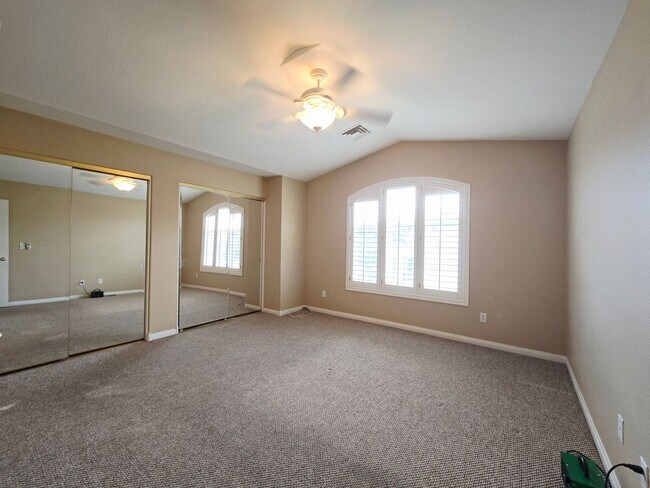 Building Photo - STUNNING 4 BEDROOM WITH MASTER ON 1ST FLOOR IN SEVEN HILLS!!!