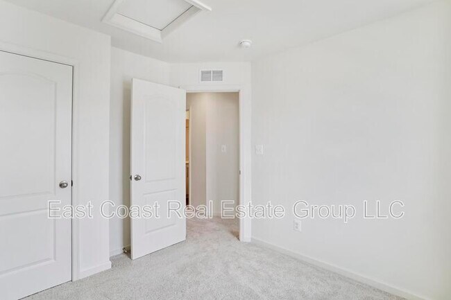 Building Photo - 40 Clifton Mnr