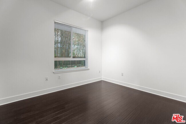 Building Photo - 12920 W Runway Rd