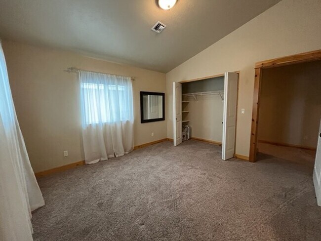 Building Photo - Charming 3 Bed + Loft Row Home in Quiet Neighborhood | 2.5 Baths | 2-Car Garage