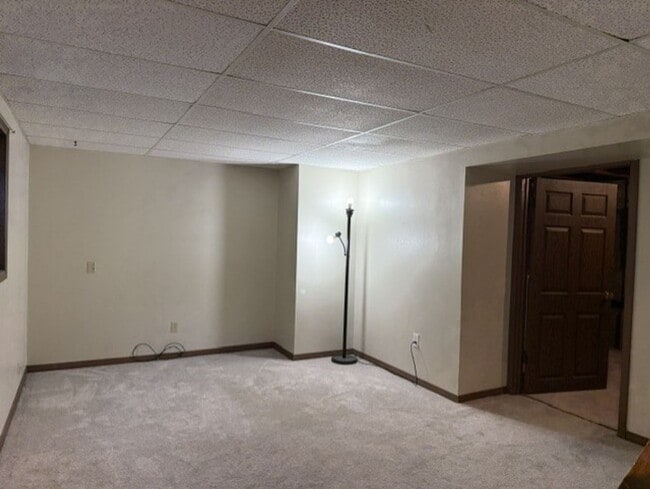 Building Photo - House For Lease