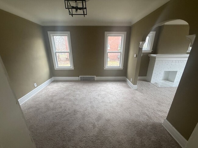 Building Photo - 15512 Mendota St