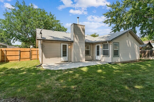 Building Photo - 5360 N Noble Fir Ave