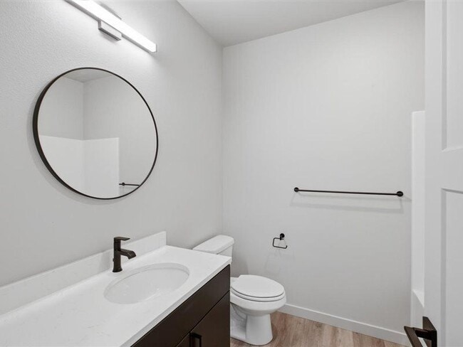 Building Photo - 1396 Overlook Ave NW