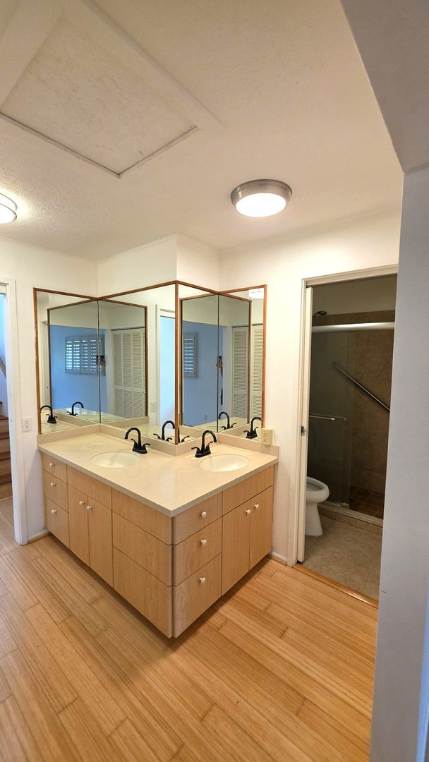 Building Photo - Unique Property with a tranquil feel!
