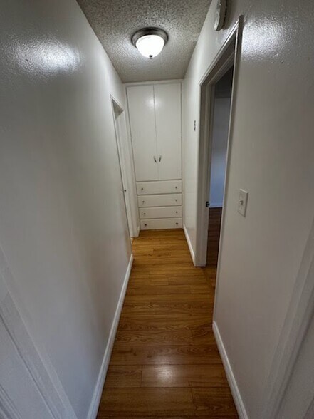 Building Photo - 410 S Sierra Madre Blvd