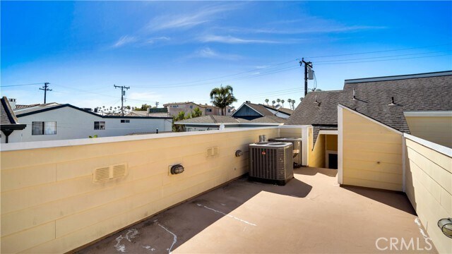 Building Photo - 431 Iris Ave