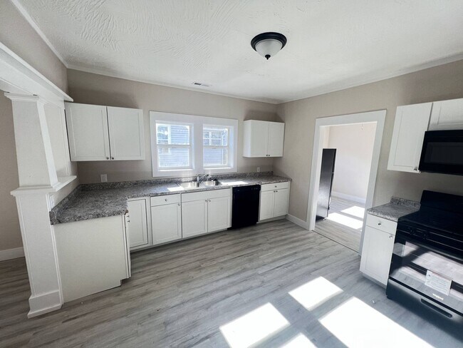 Building Photo - 3 Bed 1 Bath Springfield, MO