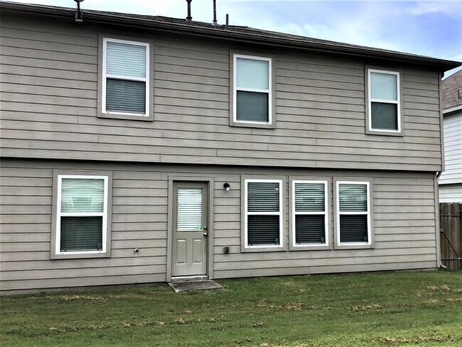 Building Photo - 16843 Blackberry Lily Ln