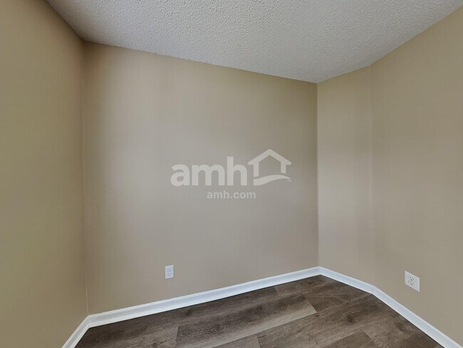 Building Photo - 1760 Blackmore Dr