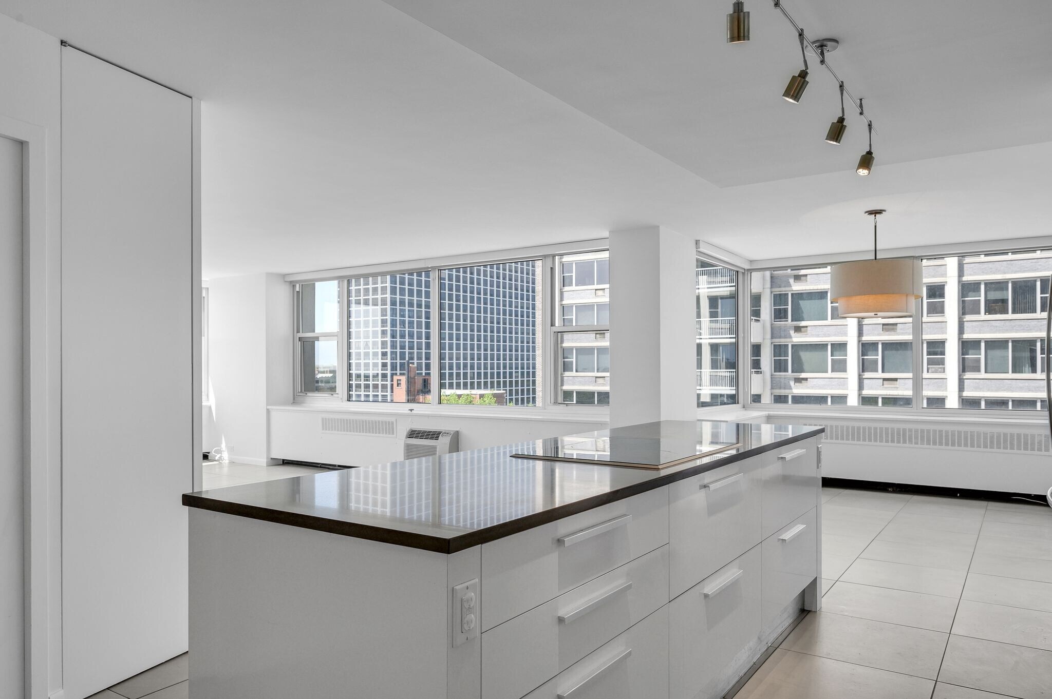 Building Photo - 4250 N Marine Dr