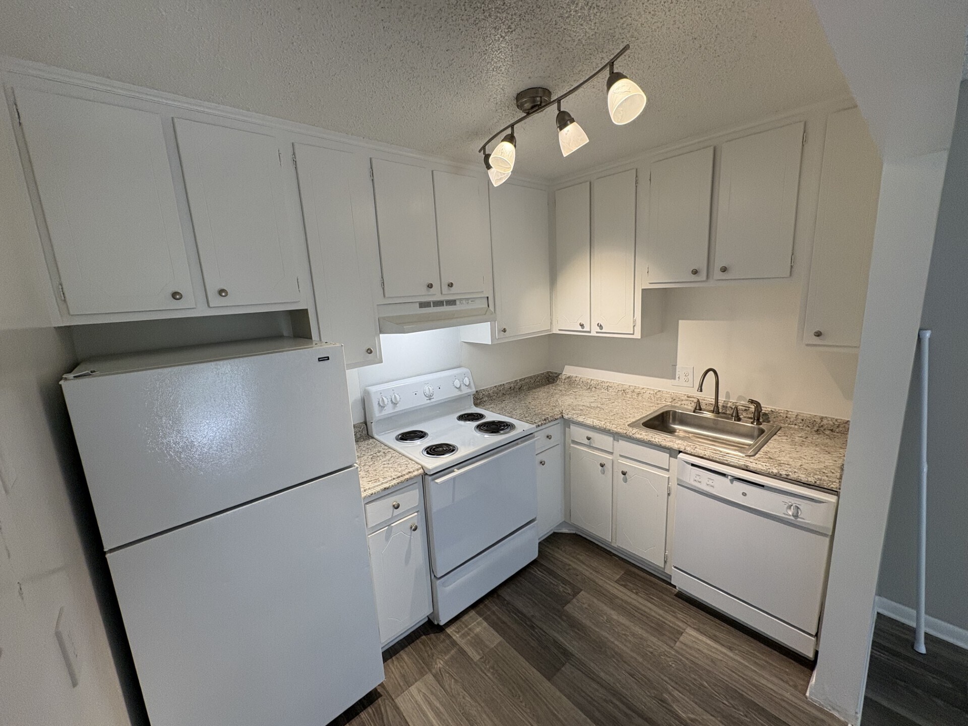 Building Photo - 1005 Hickory Hill Ln